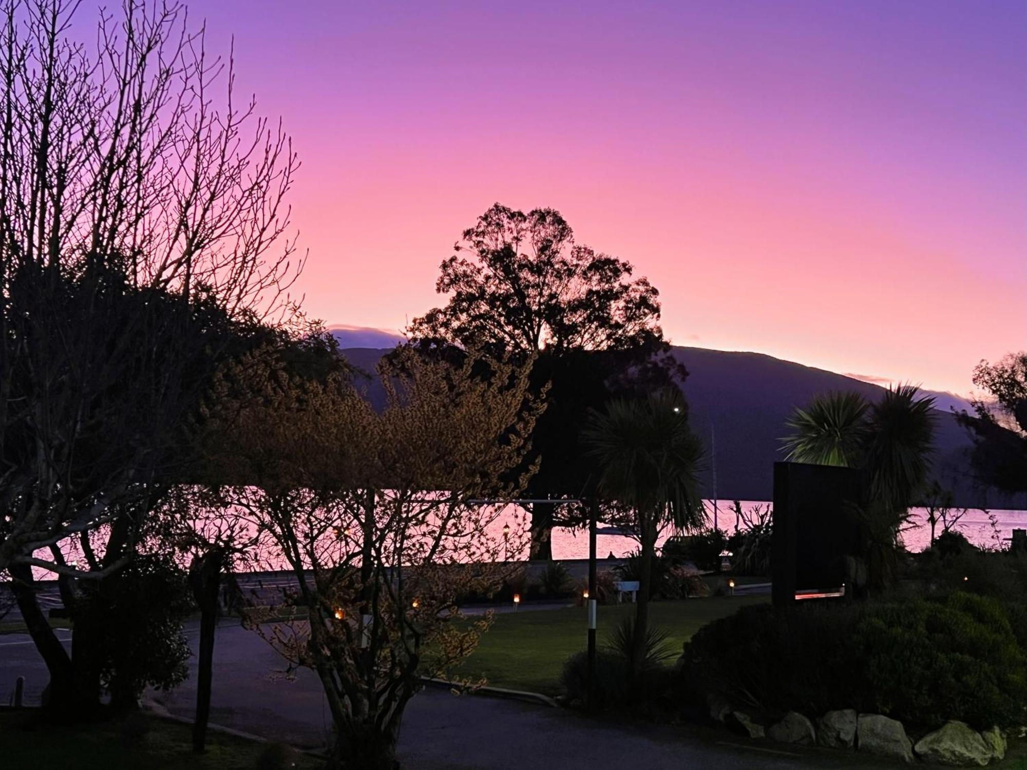 Fiordland Lakeview Motel And Apartments Te Anau Bagian luar foto